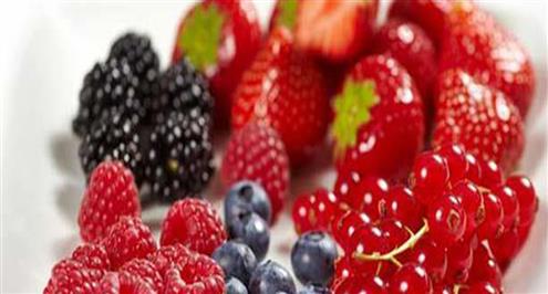 لماذا ينصح بتناول الفواكه صباحاً؟